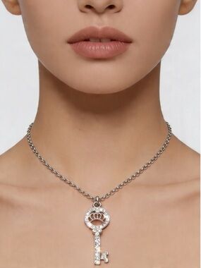 Super Star. Rhinestone Crown Key Pendant Necklace.